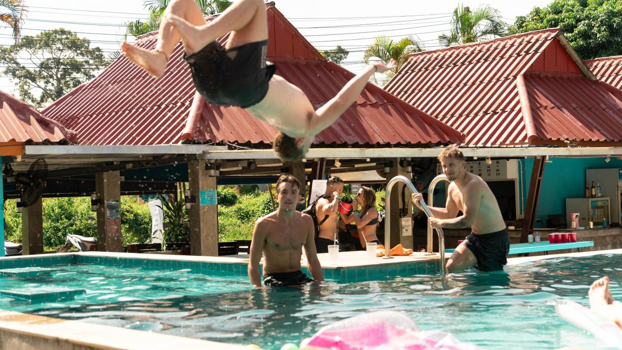 Bodega Koh Pha Ngan Pool Hostel Baan Tai Exterior photo
